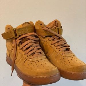 Nike Air Force 1 High LV8 3